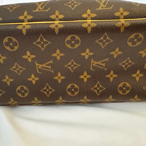 Louis Vuitton Monogram Deauville Handbag - Picture 5 of 17